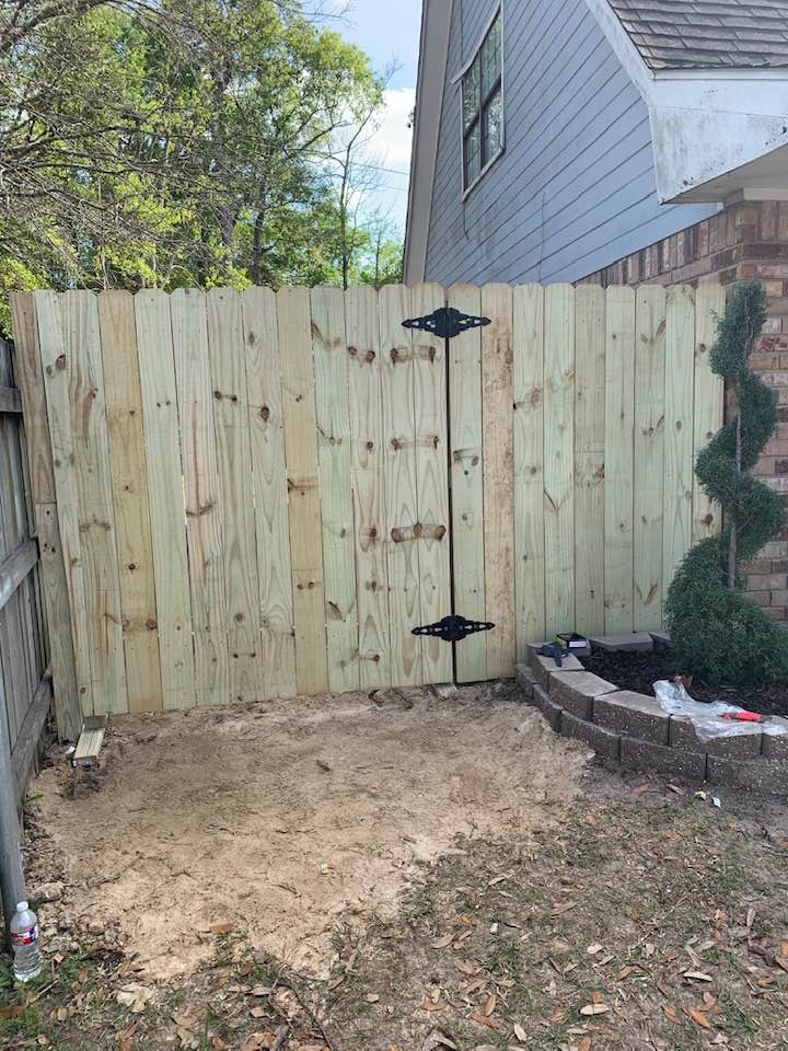 Wooden-Fence-installation - Parra Landscaping And Construction - new orleans landscape